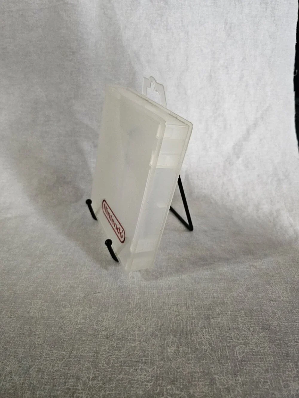 NES Game Holder Vintage Plastic Clamshell Case Nintendo Storage Protector Box